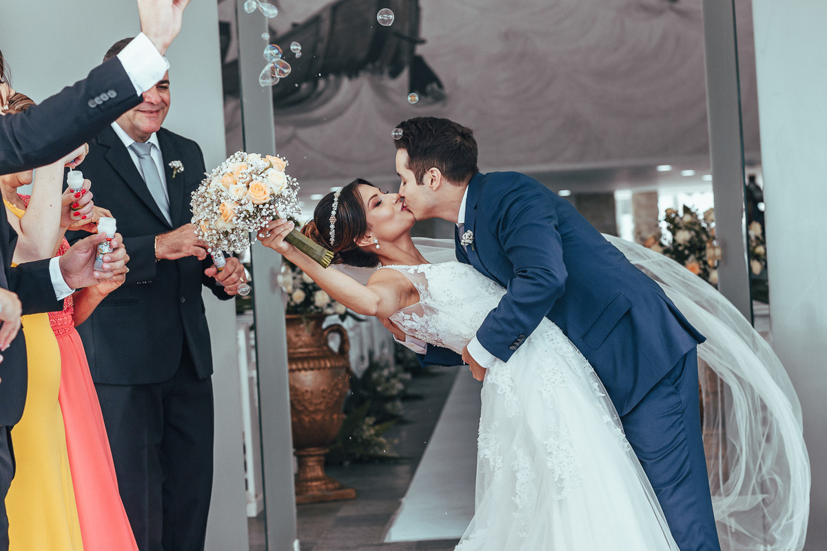 casamento-matinal-makinofnoiva-noiva-noivo-buque-capela-santaedwuiges-igreja-felizes-mariana park-praia-beach-amor-fotografia de casamento-fotografo-ceara