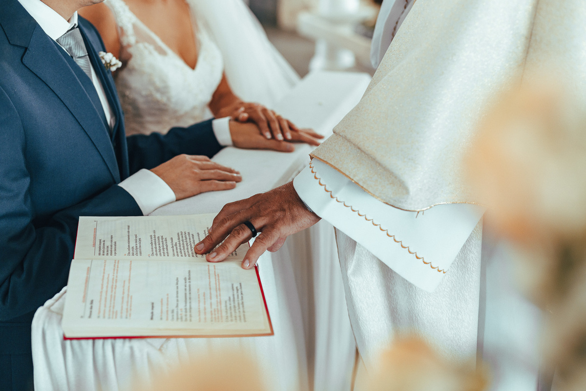 casamento-matinal-makinofnoiva-noiva-noivo-buque-capela-santaedwuiges-igreja-felizes-mariana park-praia-beach-amor-fotografia de casamento-fotografo-ceara