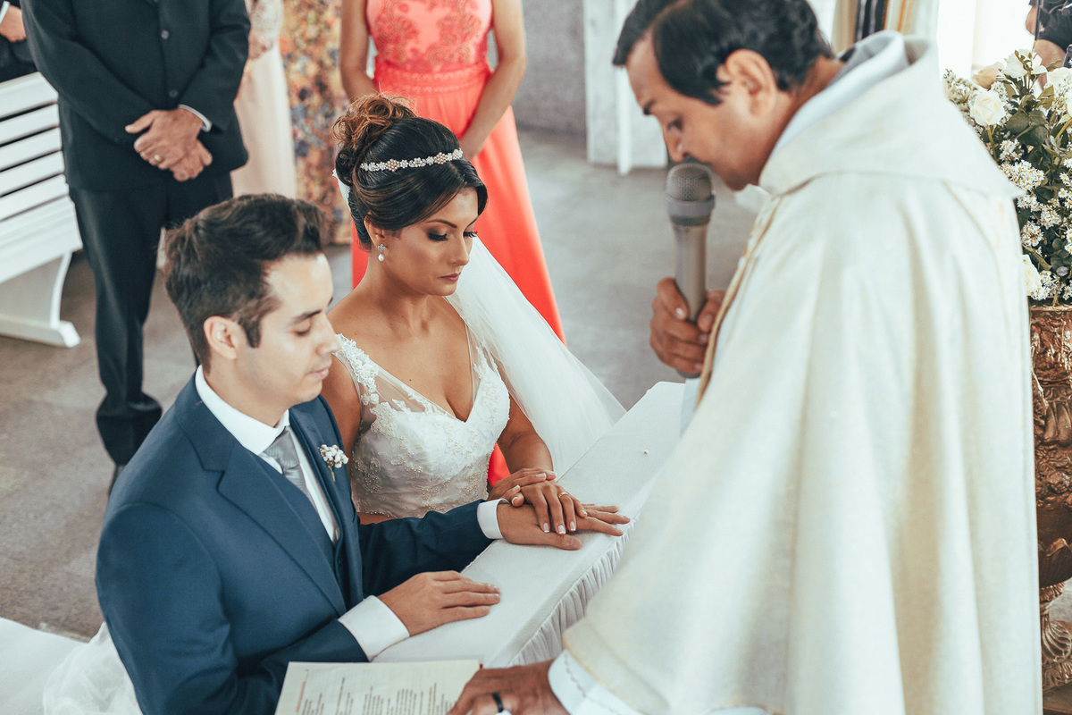 casamento-matinal-makinofnoiva-noiva-noivo-buque-capela-santaedwuiges-igreja-felizes-mariana park-praia-beach-amor-fotografia de casamento-fotografo-ceara