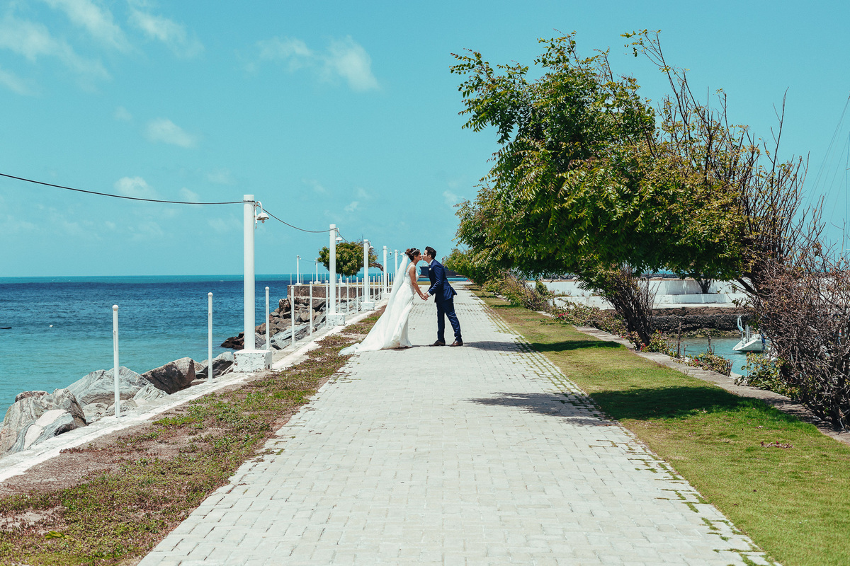 casamento-matinal-makinofnoiva-noiva-noivo-buque-capela-santaedwuiges-igreja-felizes-mariana park-praia-beach-amor-fotografia de casamento-fotografo-ceara