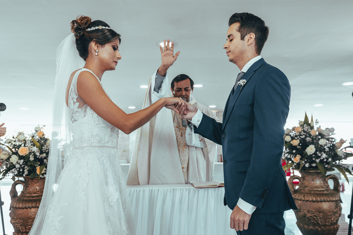 casamento-matinal-makinofnoiva-noiva-noivo-buque-capela-santaedwuiges-igreja-felizes-mariana park-praia-beach-amor-fotografia de casamento-fotografo-ceara