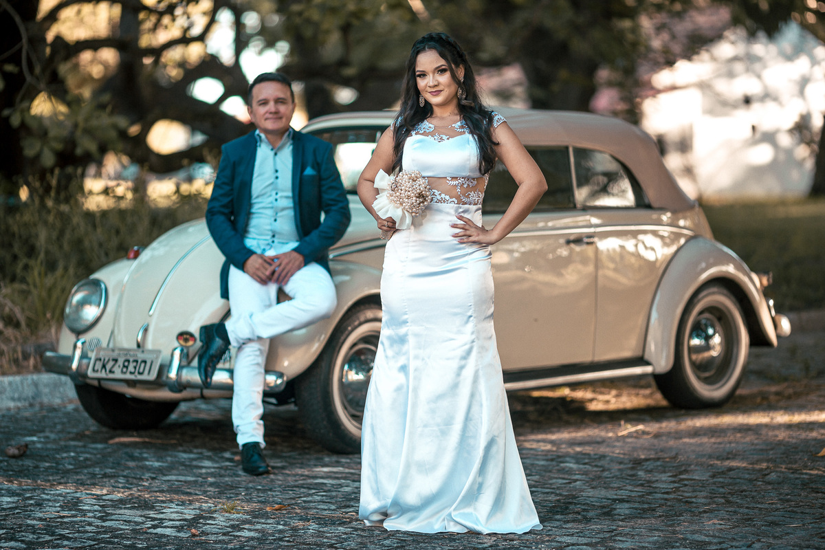 ensaio-casal-pre wedding-wedding-casamento-book de casal-fotos-fusca-carros-mileide-safadão-carro-conversivel-vestido de noiva-noivado-noivos