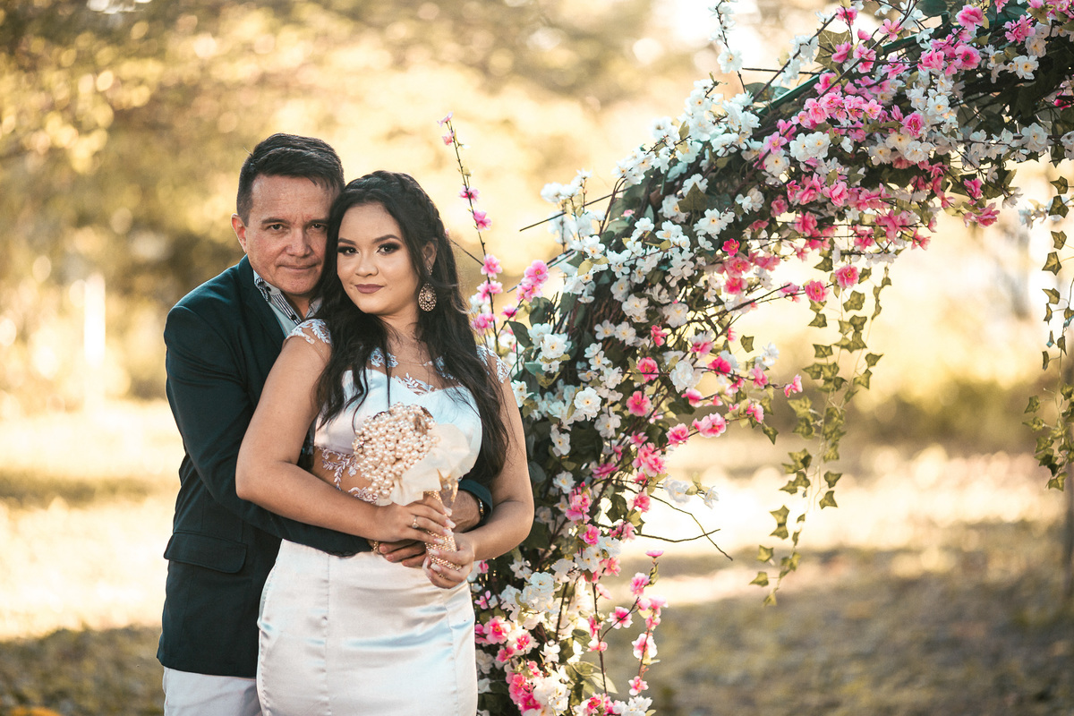 ensaio-casal-pre wedding-wedding-casamento-book de casal-fotos-fusca-carros-mileide-safadão-carro-conversivel-vestido de noiva-noivado-noivos