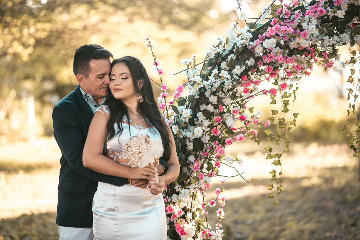 ensaio-casal-pre wedding-wedding-casamento-book de casal-fotos-fusca-carros-mileide-safadão-carro-conversivel-vestido de noiva-noivado-noivos