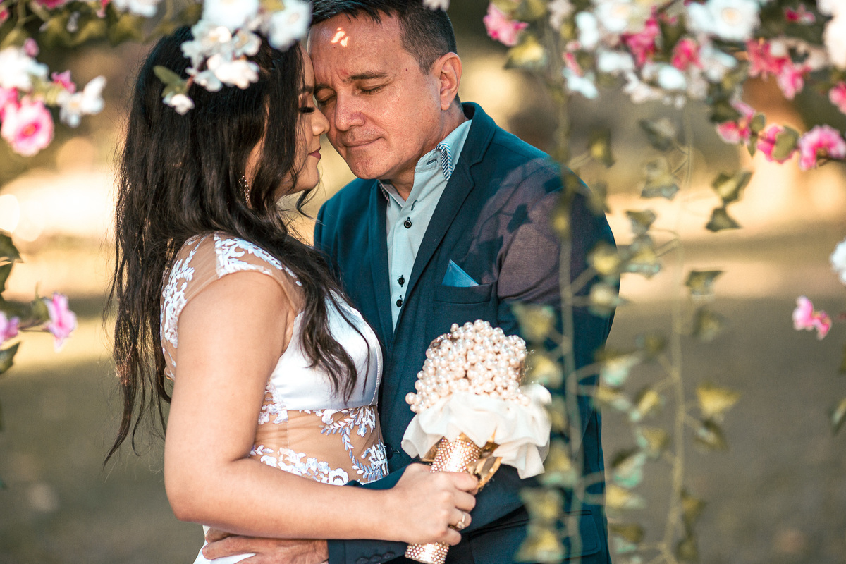 ensaio-casal-pre wedding-wedding-casamento-book de casal-fotos-fusca-carros-mileide-safadão-carro-conversivel-vestido de noiva-noivado-noivos