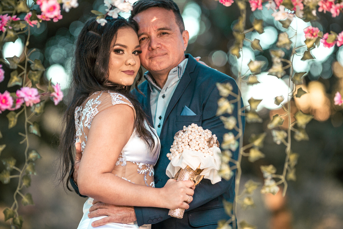 ensaio-casal-pre wedding-wedding-casamento-book de casal-fotos-fusca-carros-mileide-safadão-carro-conversivel-vestido de noiva-noivado-noivos