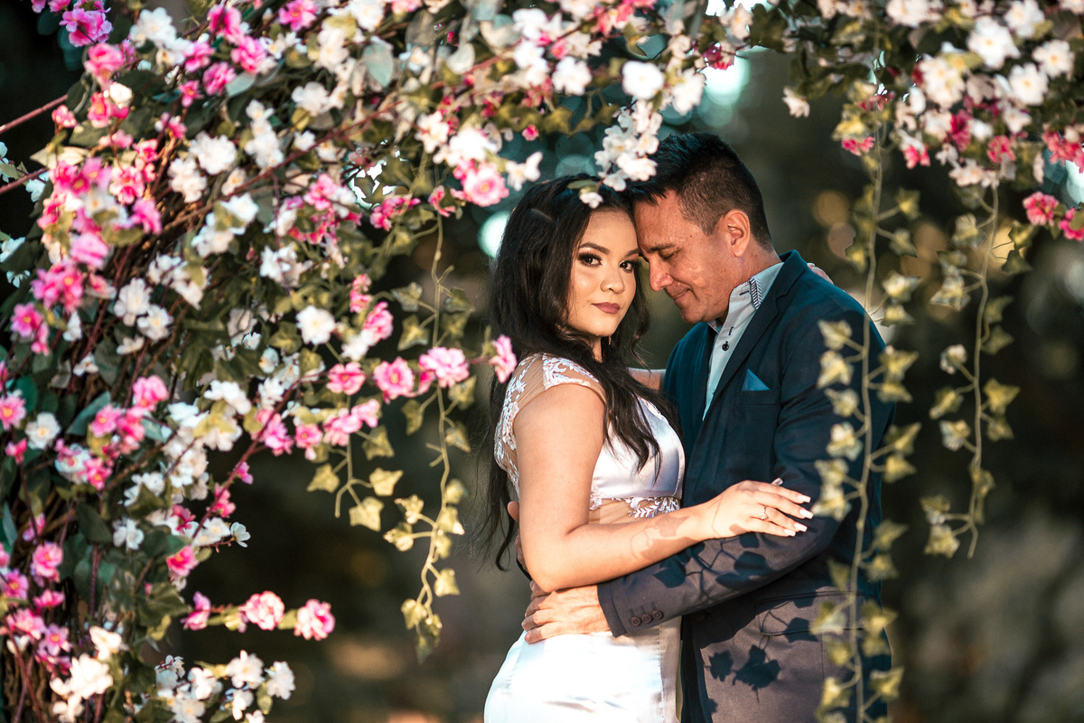 ensaio-casal-pre wedding-wedding-casamento-book de casal-fotos-fusca-carros-mileide-safadão-carro-conversivel-vestido de noiva-noivado-noivos