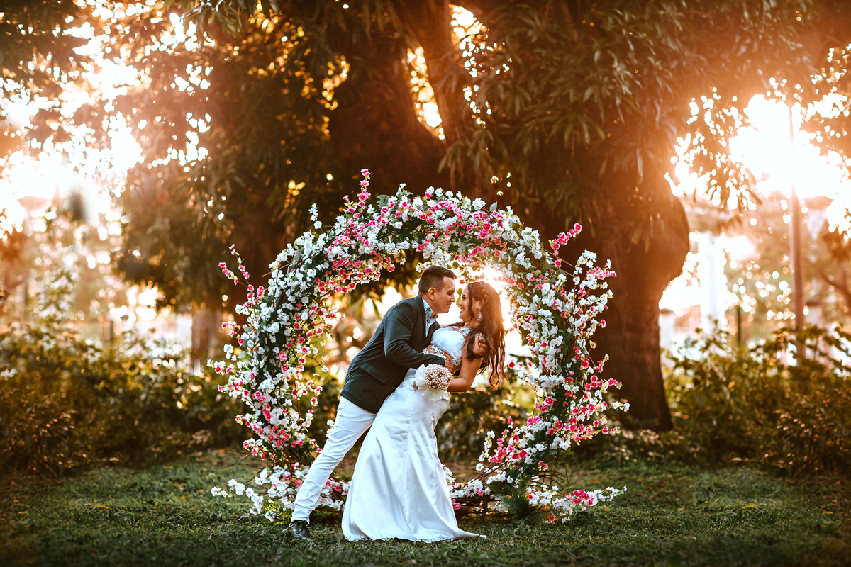 ensaio-casal-pre wedding-wedding-casamento-book de casal-fotos-fusca-carros-mileide-safadão-carro-conversivel-vestido de noiva-noivado-noivos