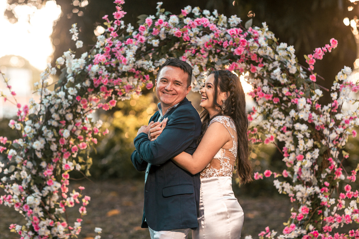 ensaio-casal-pre wedding-wedding-casamento-book de casal-fotos-fusca-carros-mileide-safadão-carro-conversivel-vestido de noiva-noivado-noivos