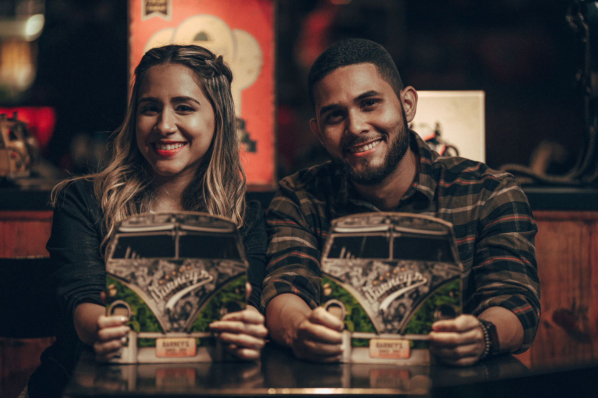 pre wedding-ensaio-fotografia-casamento-book de casal- prewedding-lover-fotos-fortaleza- parque do coco-hamburgueria-barneys