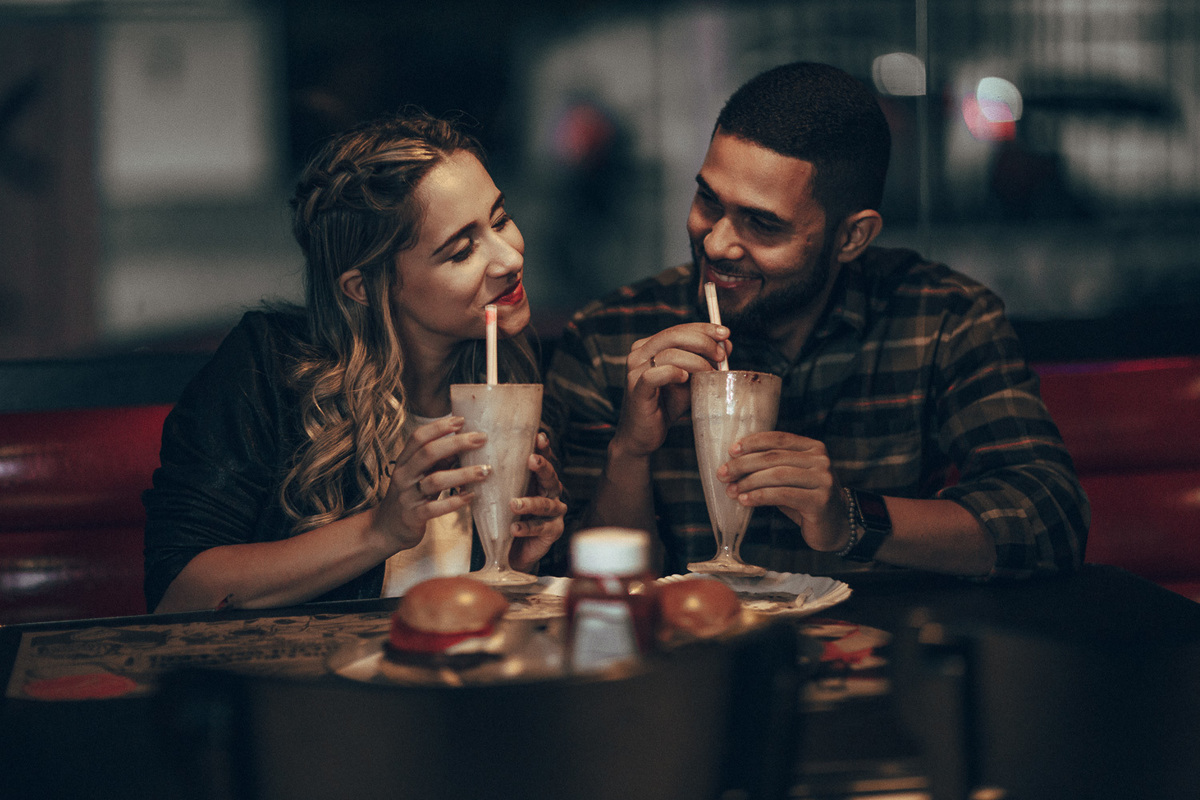 pre wedding-ensaio-fotografia-casamento-book de casal- prewedding-lover-fotos-fortaleza- parque do coco-hamburgueria-barneys