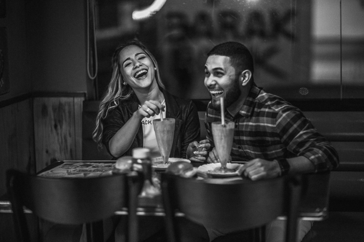 pre wedding-ensaio-fotografia-casamento-book de casal- prewedding-lover-fotos-fortaleza- parque do coco-hamburgueria-barneys