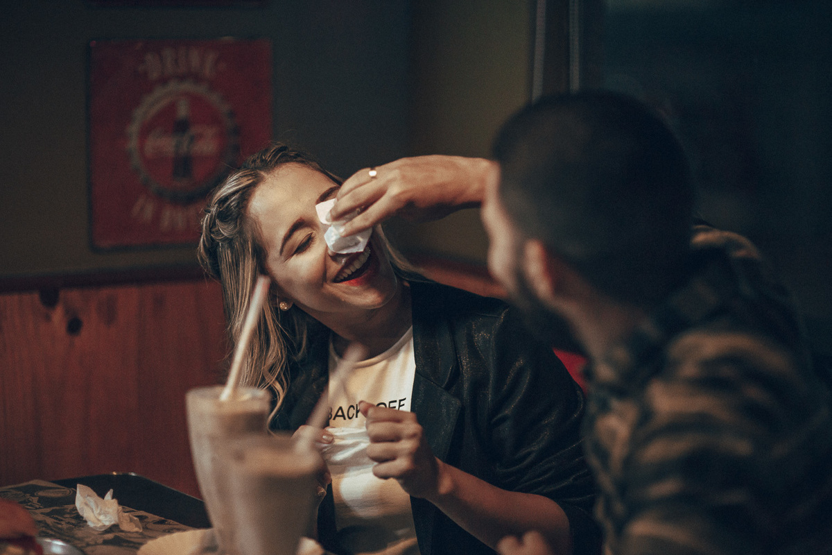 pre wedding-ensaio-fotografia-casamento-book de casal- prewedding-lover-fotos-fortaleza- parque do coco-hamburgueria-barneys