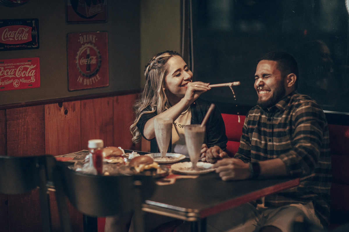 pre wedding-ensaio-fotografia-casamento-book de casal- prewedding-lover-fotos-fortaleza- parque do coco-hamburgueria-barneys