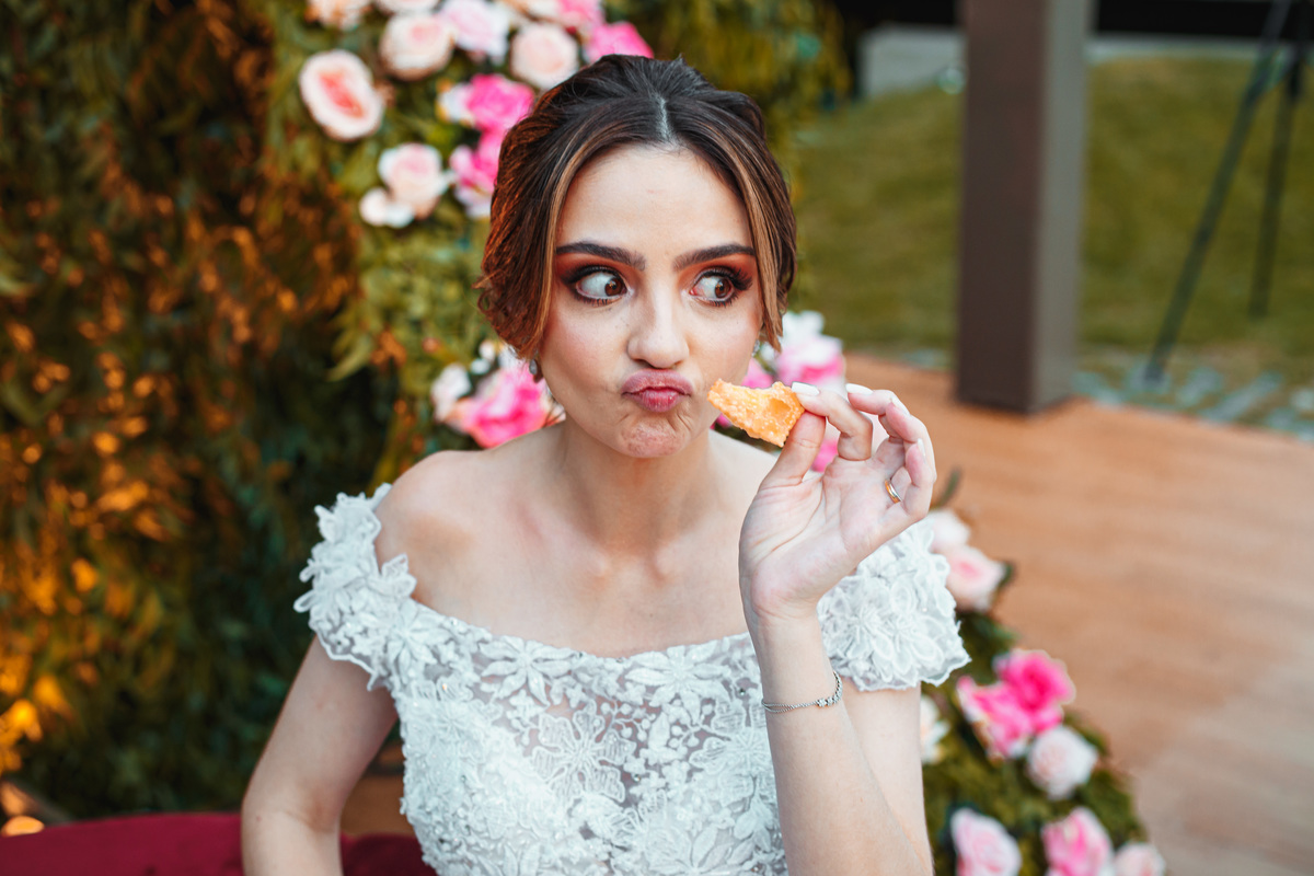 casamento-wedding-noivos-vestido noiva-restaurante pipo-pipo-cerimonia-recepção-buffet-cerimonial-carro noiva-bolo-véu-buque-festa-bebidas-dança-noivos bebados