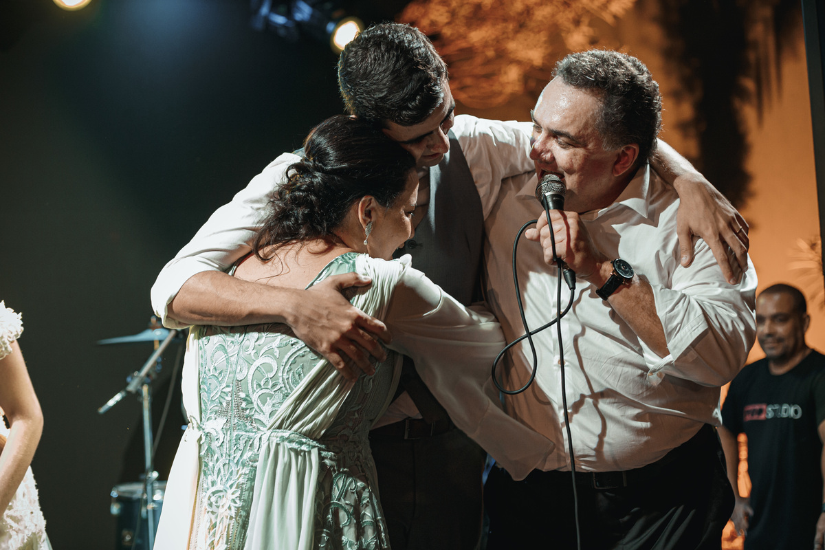 casamento-wedding-noivos-vestido noiva-restaurante pipo-pipo-cerimonia-recepção-buffet-cerimonial-carro noiva-bolo-véu-buque-festa-bebidas-dança-noivos bebados