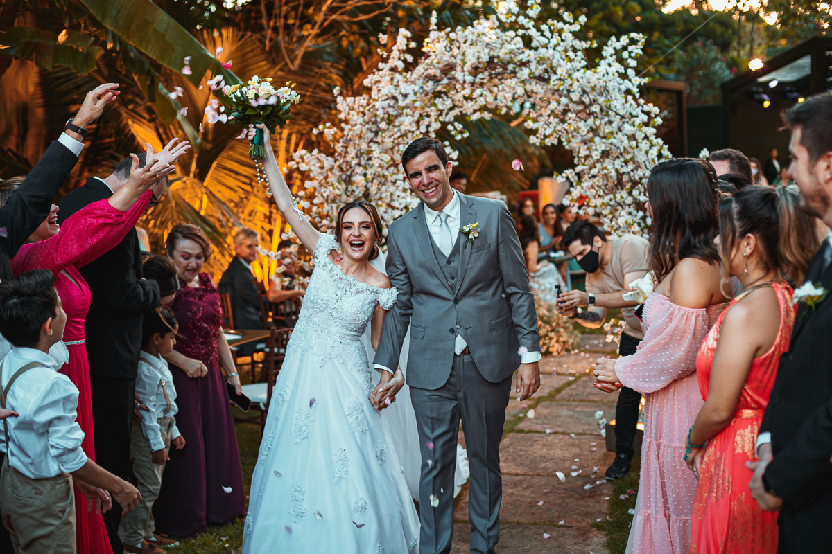 casamento-wedding-noivos-vestido noiva-restaurante pipo-pipo-cerimonia-recepção-buffet-cerimonial-carro noiva-bolo-véu-buque