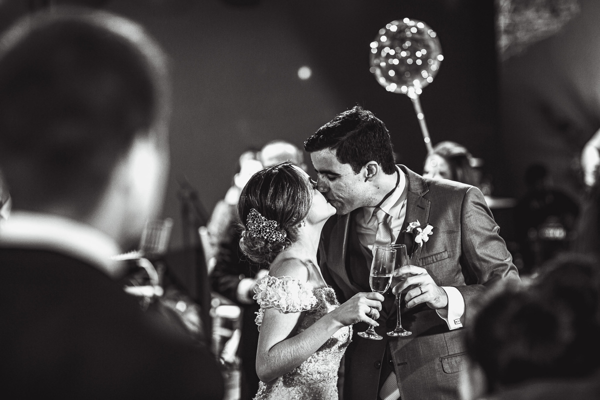 casamento-wedding-noivos-vestido noiva-restaurante pipo-pipo-cerimonia-recepção-buffet-cerimonial-carro noiva-bolo-véu-buque-festa-bebidas-dança-noivos bebados