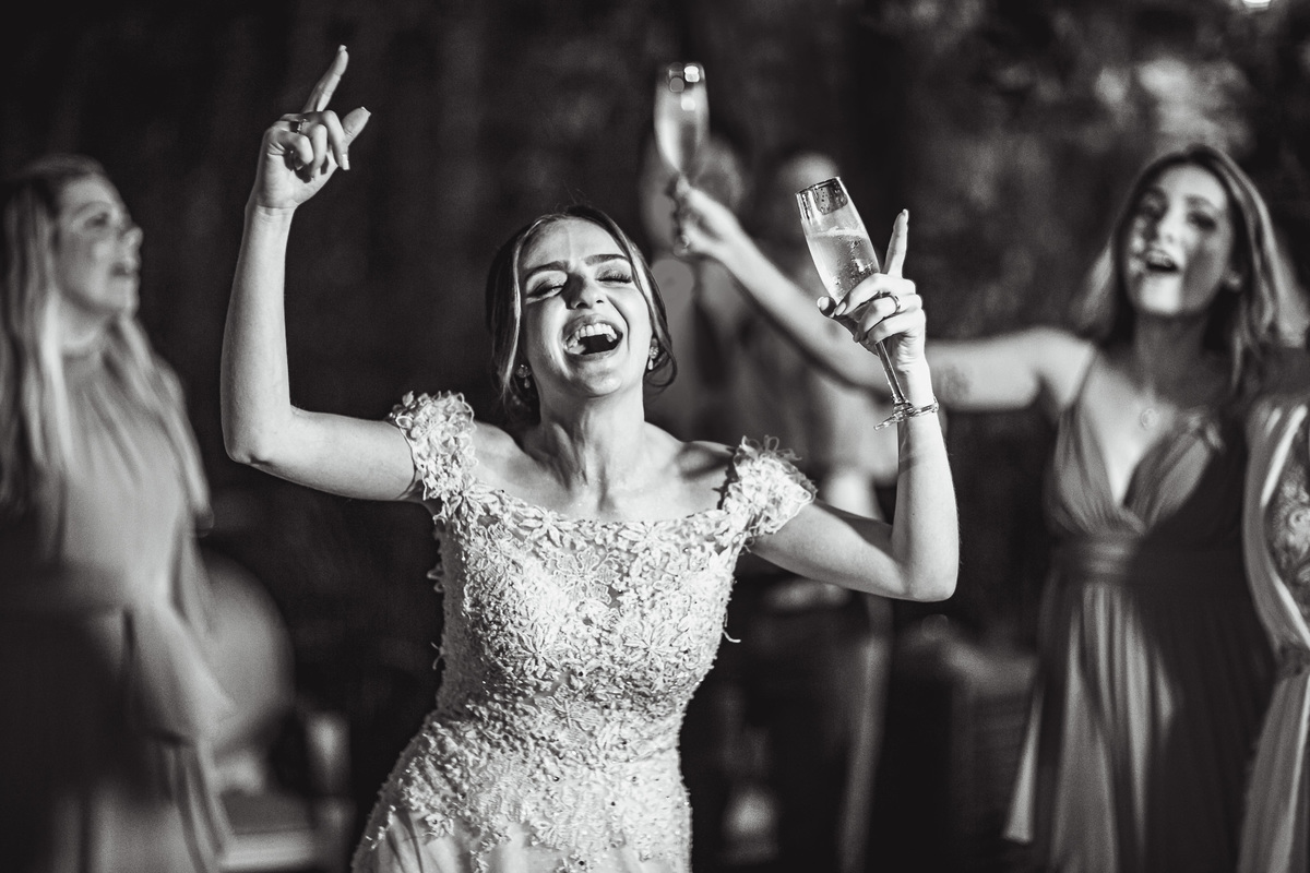 casamento-wedding-noivos-vestido noiva-restaurante pipo-pipo-cerimonia-recepção-buffet-cerimonial-carro noiva-bolo-véu-buque-festa-bebidas-dança-noivos bebados