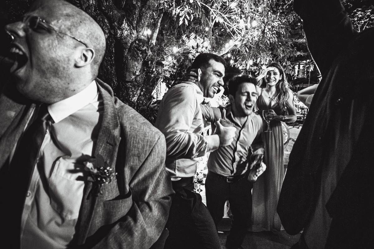 casamento-wedding-noivos-vestido noiva-restaurante pipo-pipo-cerimonia-recepção-buffet-cerimonial-carro noiva-bolo-véu-buque-festa-bebidas-dança-noivos bebados