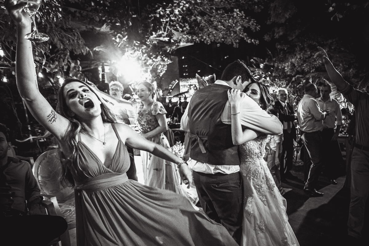 casamento-wedding-noivos-vestido noiva-restaurante pipo-pipo-cerimonia-recepção-buffet-cerimonial-carro noiva-bolo-véu-buque-festa-bebidas-dança-noivos bebados