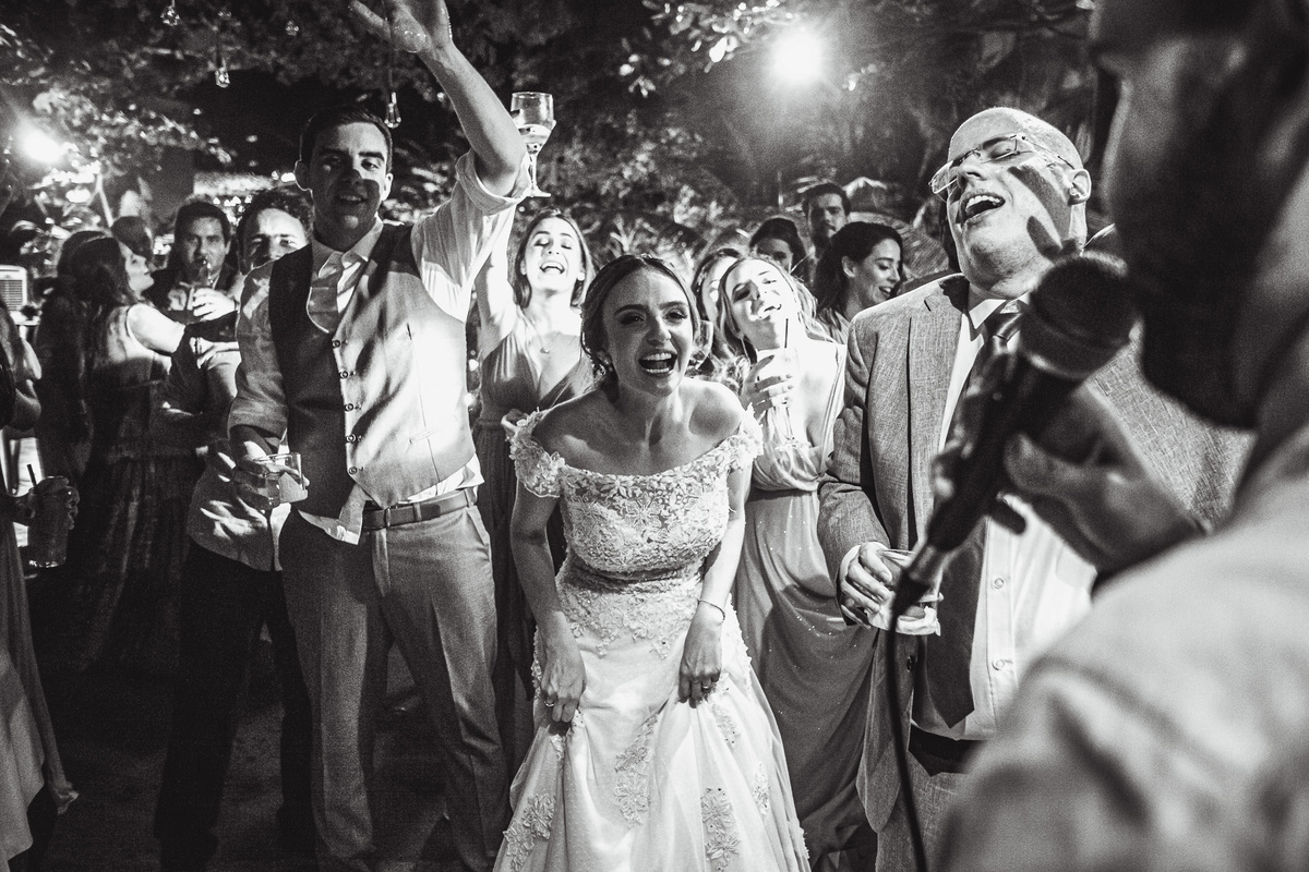 casamento-wedding-noivos-vestido noiva-restaurante pipo-pipo-cerimonia-recepção-buffet-cerimonial-carro noiva-bolo-véu-buque-festa-bebidas-dança-noivos bebados