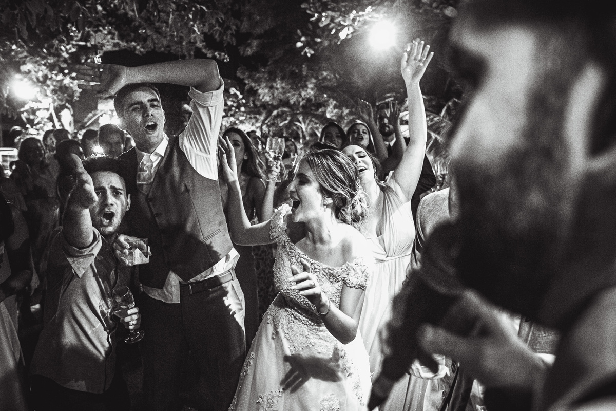 casamento-wedding-noivos-vestido noiva-restaurante pipo-pipo-cerimonia-recepção-buffet-cerimonial-carro noiva-bolo-véu-buque-festa-bebidas-dança-noivos bebados