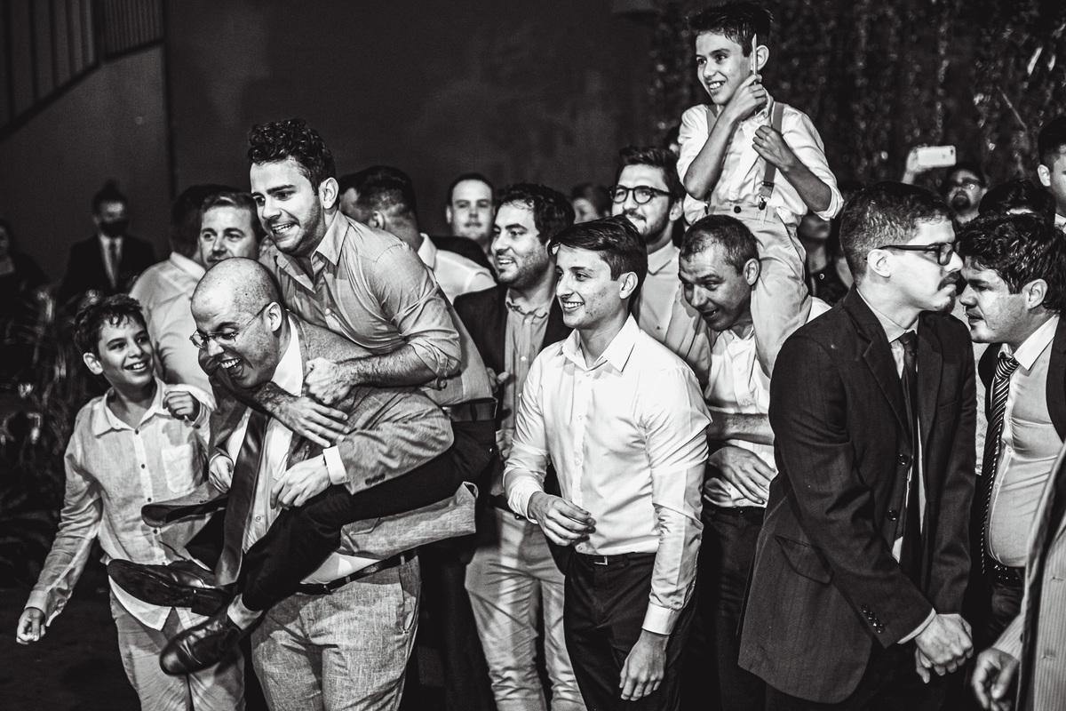 casamento-wedding-noivos-vestido noiva-restaurante pipo-pipo-cerimonia-recepção-buffet-cerimonial-carro noiva-bolo-véu-buque-festa-bebidas-dança-noivos bebados