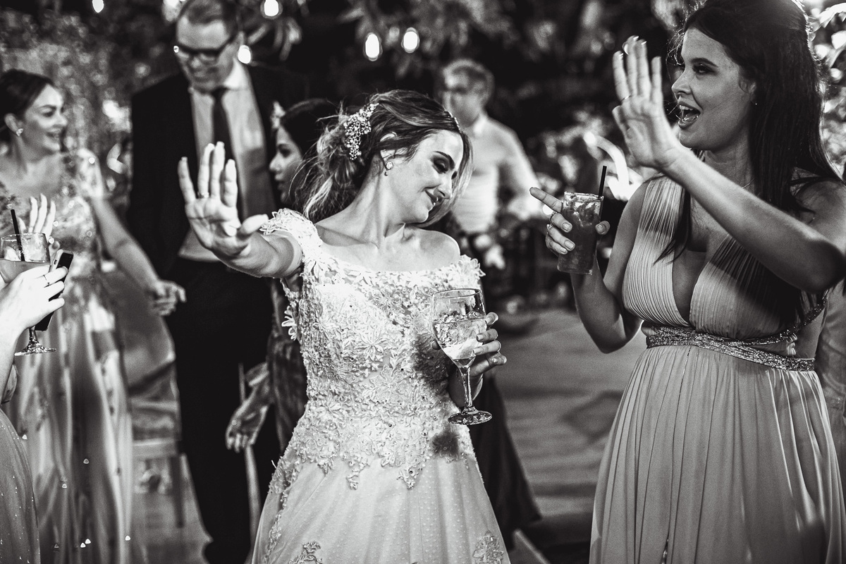 casamento-wedding-noivos-vestido noiva-restaurante pipo-pipo-cerimonia-recepção-buffet-cerimonial-carro noiva-bolo-véu-buque-festa-bebidas-dança-noivos bebados