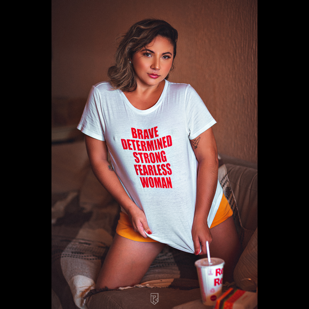 mulher-book fotografico-foto sensual-fotografia feminina-sensual-boudoir-fotos em casa-mcdonalds-bigmac-fotografo ceara-debutante-15 anos