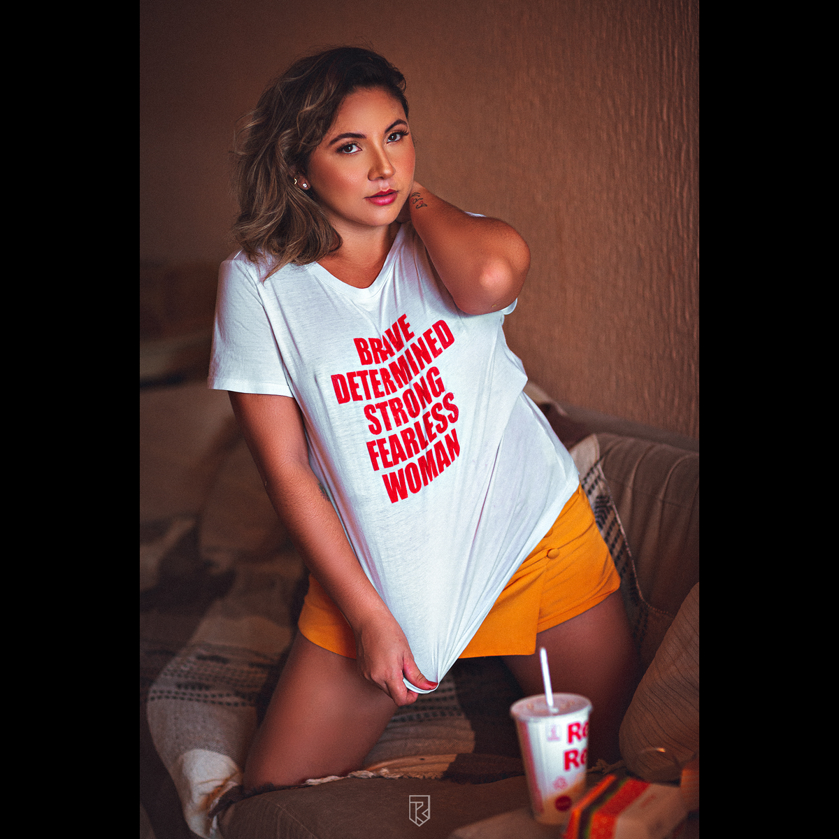 mulher-book fotografico-foto sensual-fotografia feminina-sensual-boudoir-fotos em casa-mcdonalds-bigmac-fotografo ceara-debutante-15 anos