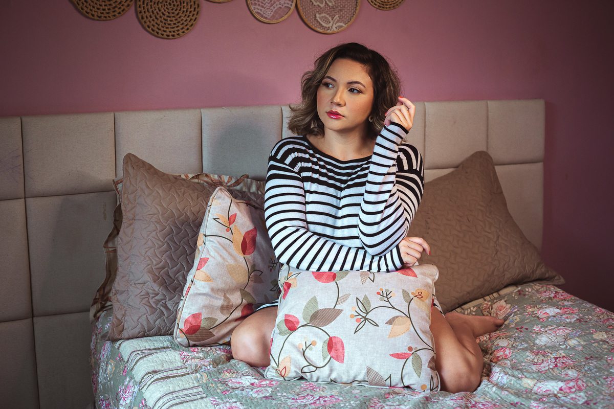 mulher-book fotografico-foto sensual-fotografia feminina-sensual-boudoir-fotos em casa-mcdonalds-bigmac-fotografo ceara-debutante-15 anos