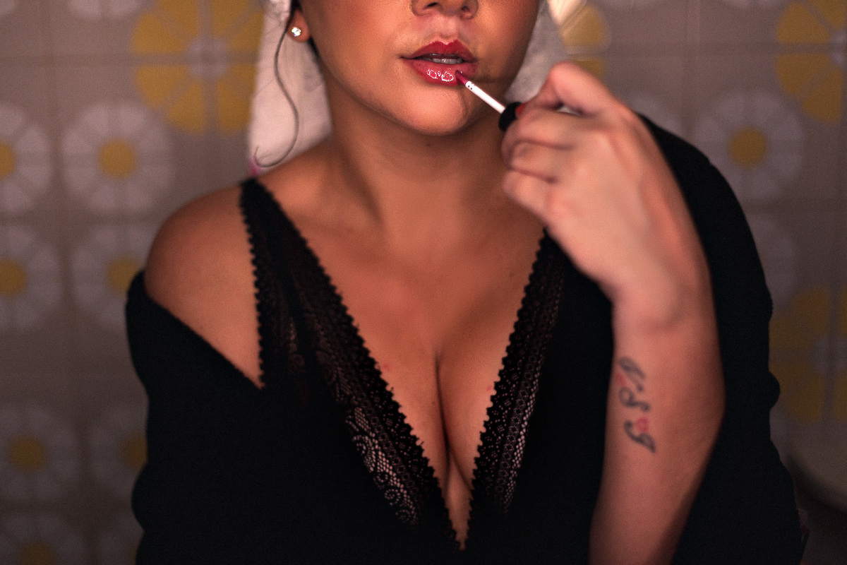 mulher-book fotografico-foto sensual-fotografia feminina-sensual-boudoir-fotos em casa-mcdonalds-bigmac-fotografo ceara-debutante-15 anos