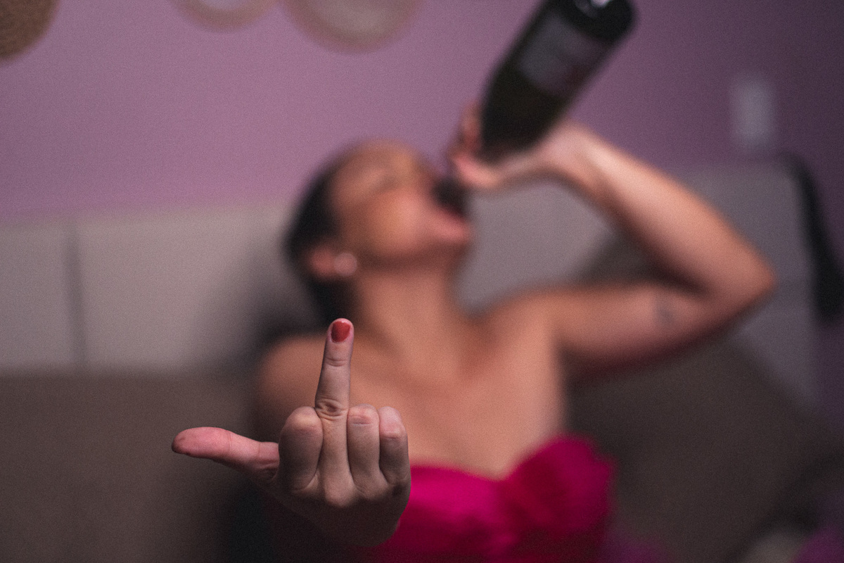 mulher-book fotografico-foto sensual-fotografia feminina-sensual-boudoir-fotos em casa-mcdonalds-bigmac-fotografo ceara-debutante-15 anos