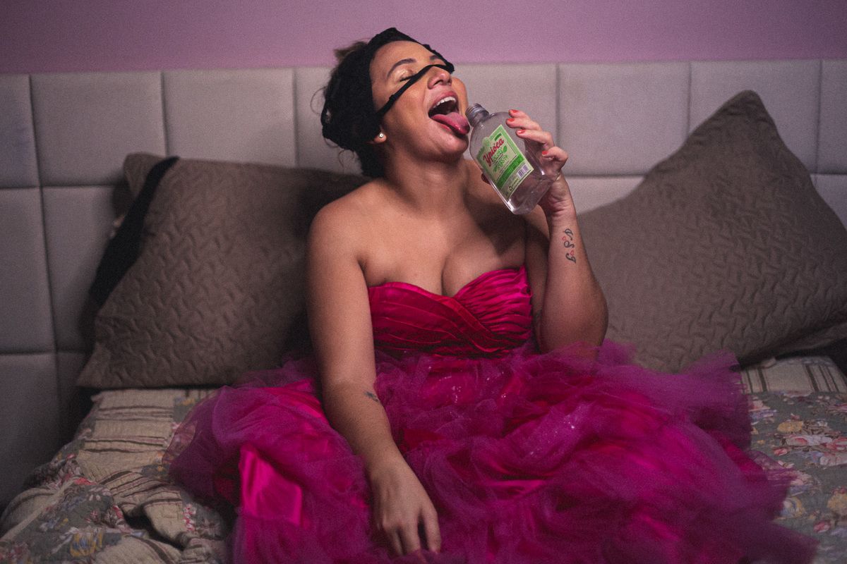 mulher-book fotografico-foto sensual-fotografia feminina-sensual-boudoir-fotos em casa-mcdonalds-bigmac-fotografo ceara-debutante-15 anos