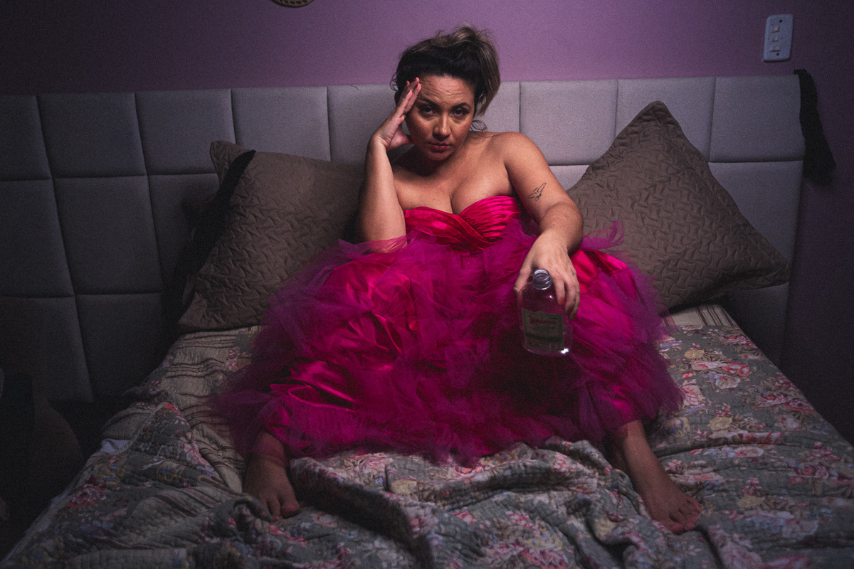 mulher-book fotografico-foto sensual-fotografia feminina-sensual-boudoir-fotos em casa-mcdonalds-bigmac-fotografo ceara-debutante-15 anos