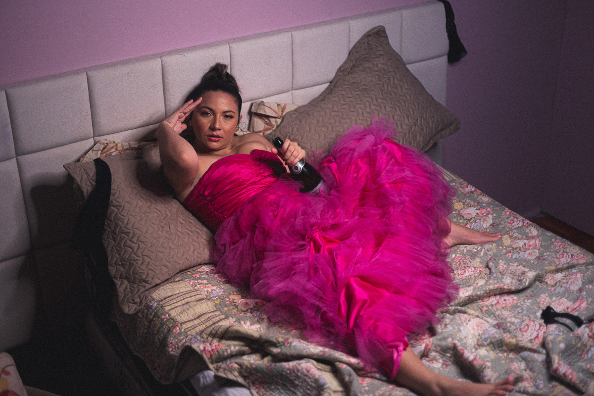 mulher-book fotografico-foto sensual-fotografia feminina-sensual-boudoir-fotos em casa-mcdonalds-bigmac-fotografo ceara-debutante-15 anos