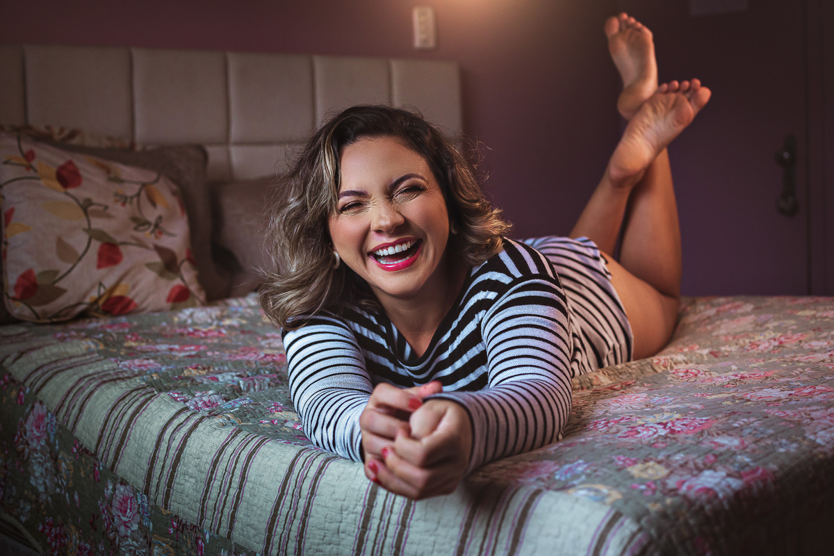 mulher-book fotografico-foto sensual-fotografia feminina-sensual-boudoir-fotos em casa-mcdonalds-bigmac-fotografo ceara-debutante-15 anos