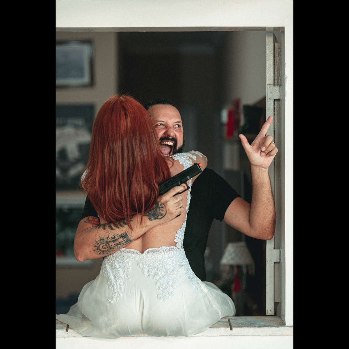 casal-noivos-noiva-casamento-vestido de noiva-pre wedding-book casal-ensaio-skate-pet-dog-game-ps4-rock in roll-vestido de noiva-allstar-converse-noiva de tenis