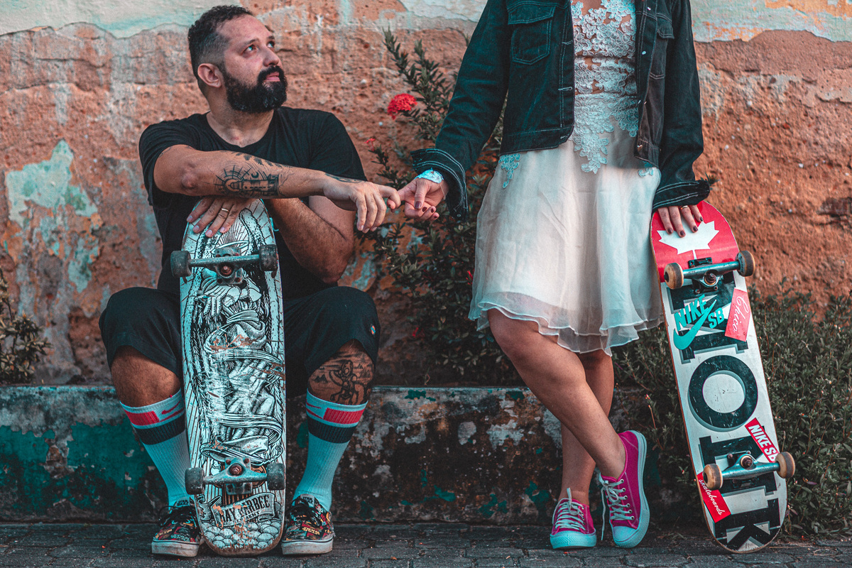 casal-noivos-noiva-casamento-vestido de noiva-pre wedding-book casal-ensaio-skate-pet-dog-game-ps4-rock in roll-vestido de noiva-allstar-converse-noiva de tenis