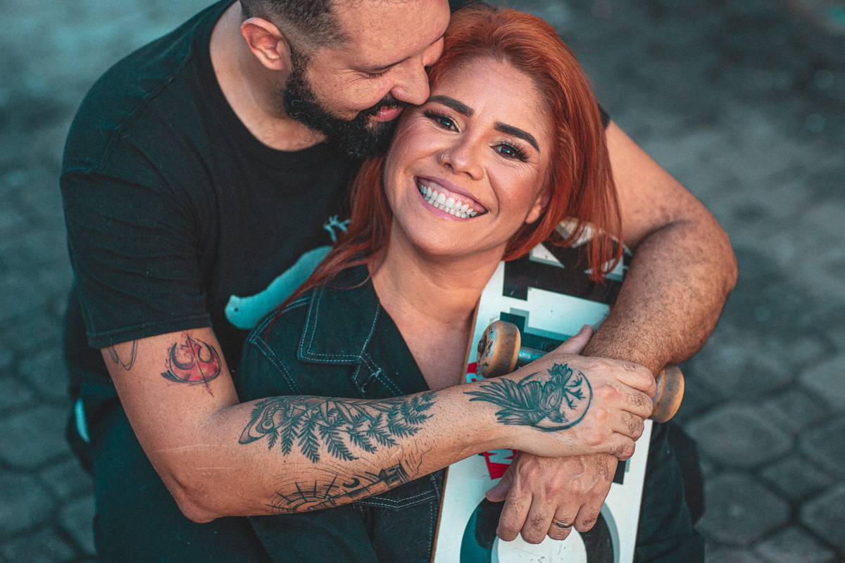 casal-noivos-noiva-casamento-vestido de noiva-pre wedding-book casal-ensaio-skate-pet-dog-game-ps4-rock in roll-vestido de noiva-allstar-converse-noiva de tenis