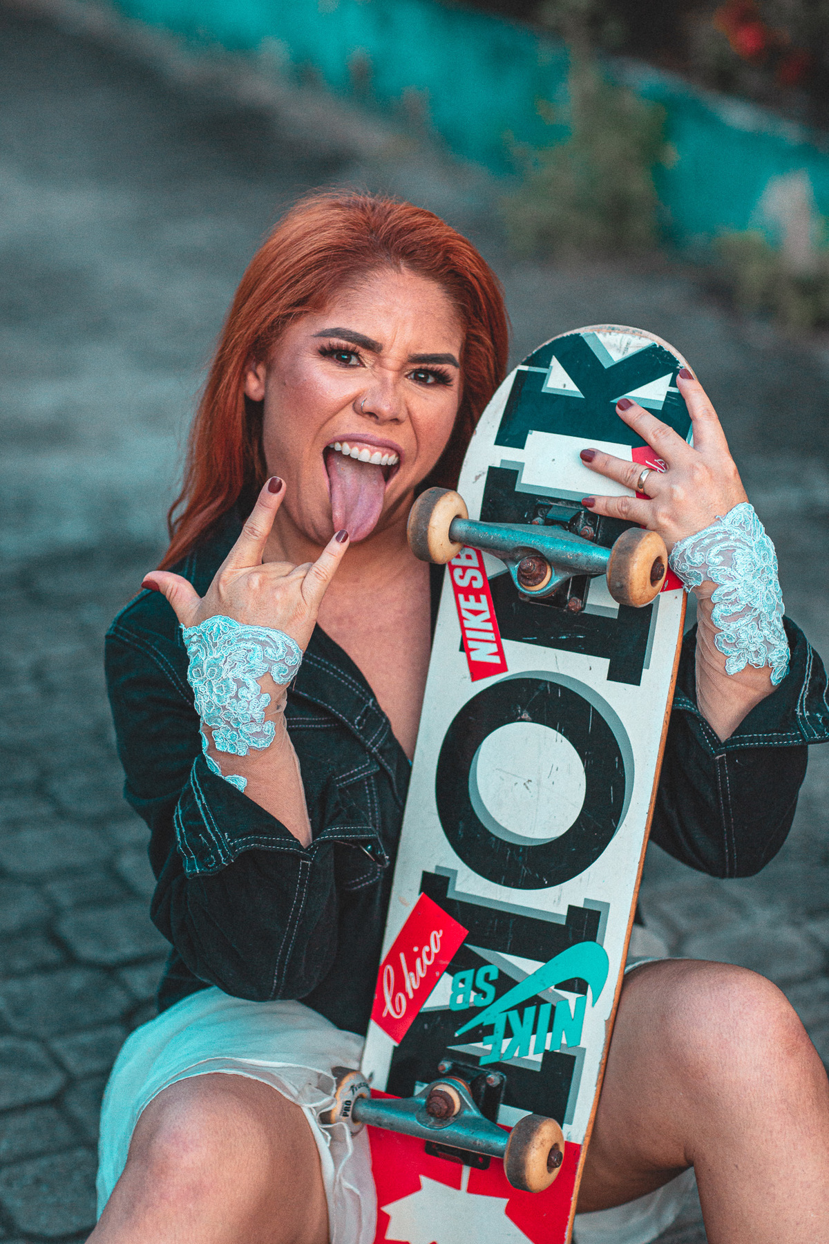 casal-noivos-noiva-casamento-vestido de noiva-pre wedding-book casal-ensaio-skate-pet-dog-game-ps4-rock in roll-vestido de noiva-allstar-converse-noiva de tenis