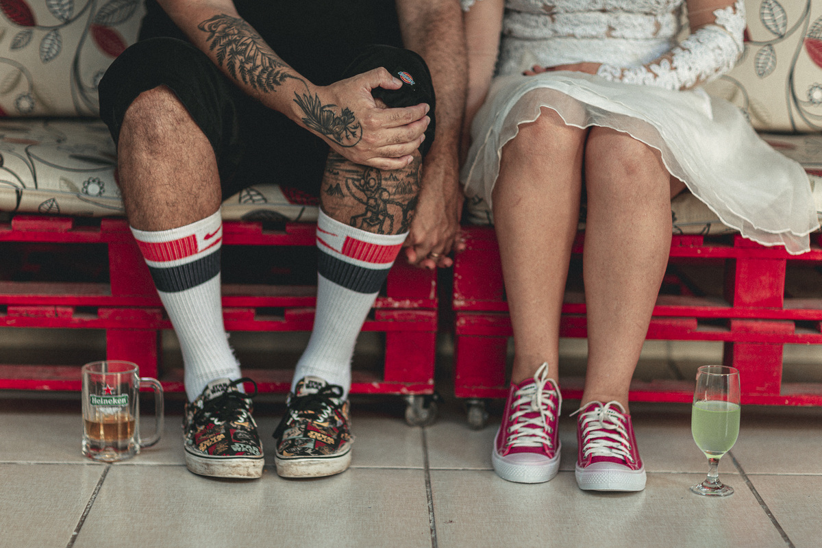 casal-noivos-noiva-casamento-vestido de noiva-pre wedding-book casal-ensaio-skate-pet-dog-game-ps4-rock in roll-vestido de noiva-allstar-converse-noiva de tenis