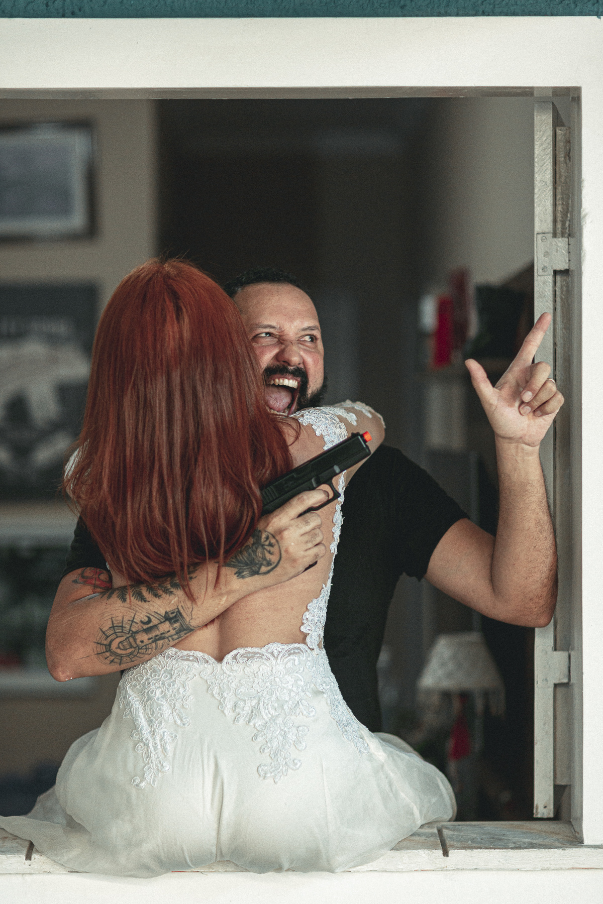 casal-noivos-noiva-casamento-vestido de noiva-pre wedding-book casal-ensaio-skate-pet-dog-game-ps4-rock in roll-vestido de noiva-allstar-converse-noiva de tenis