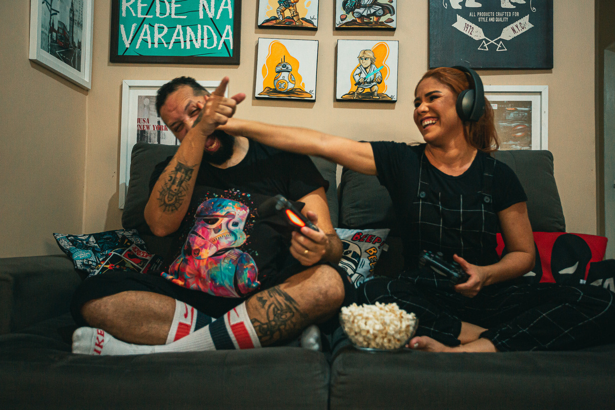 casal-noivos-noiva-casamento-vestido de noiva-pre wedding-book casal-ensaio-skate-pet-dog-game-ps4-rock in roll-vestido de noiva-allstar-converse-noiva de tenis