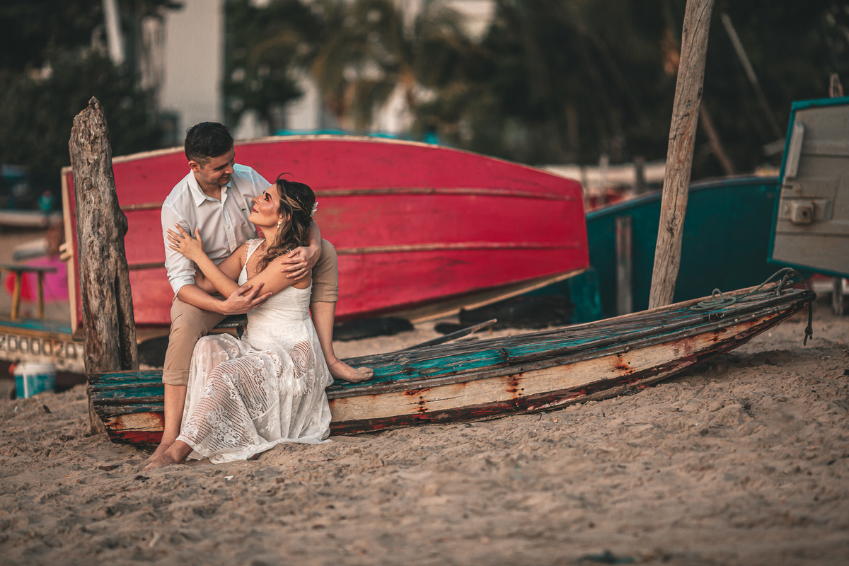 ensaio-pre wedding-casamento-book na praia-noivado-noiva-fotografo de casamento-praia-mucuripe-sasha-por do sol