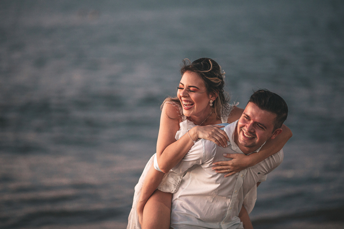 ensaio-pre wedding-casamento-book na praia-noivado-noiva-fotografo de casamento-praia-mucuripe-sasha-por do sol