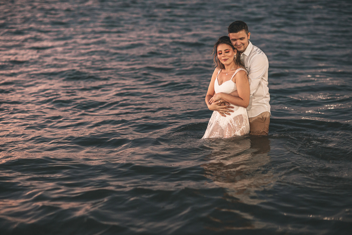 ensaio-pre wedding-casamento-book na praia-noivado-noiva-fotografo de casamento-praia-mucuripe-sasha-por do sol