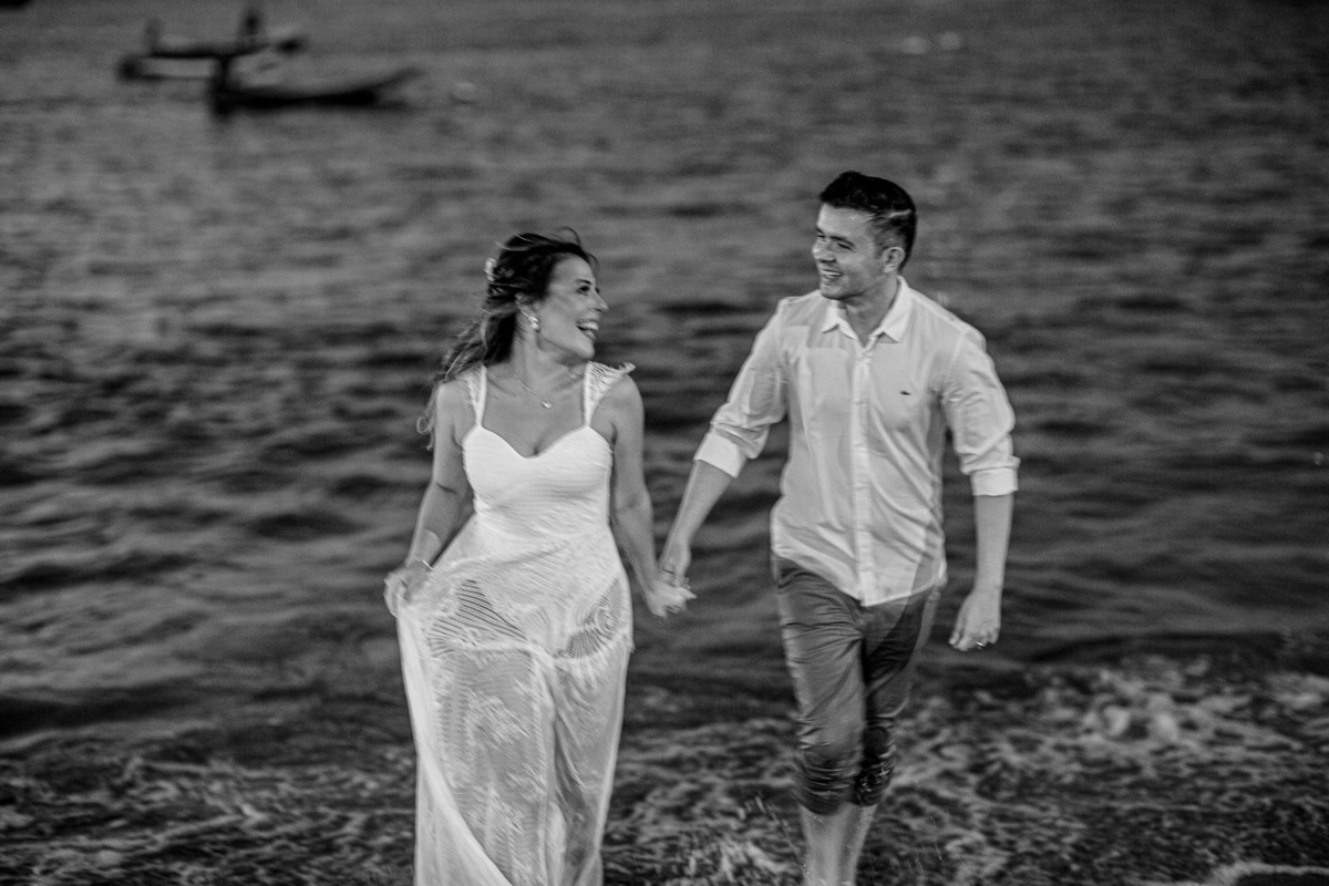 ensaio-pre wedding-casamento-book na praia-noivado-noiva-fotografo de casamento-praia-mucuripe-sasha-por do sol