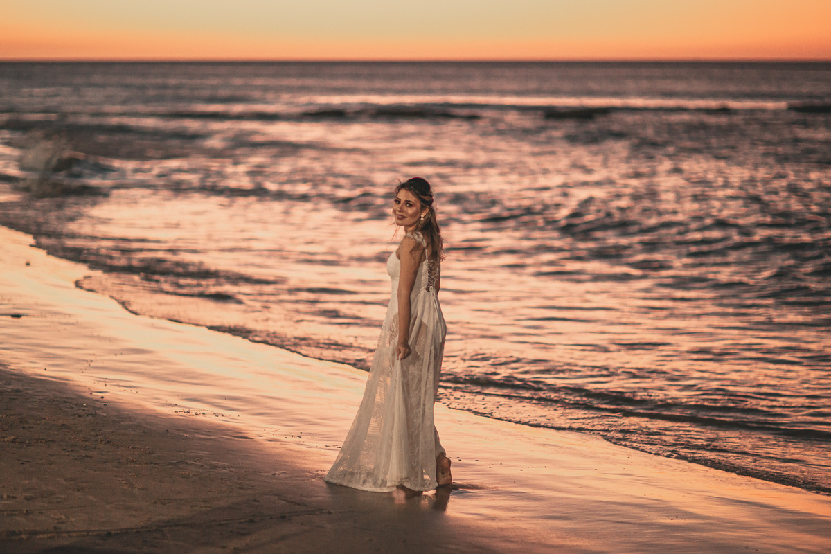 ensaio-pre wedding-casamento-book na praia-noivado-noiva-fotografo de casamento-praia-mucuripe-sasha-por do sol